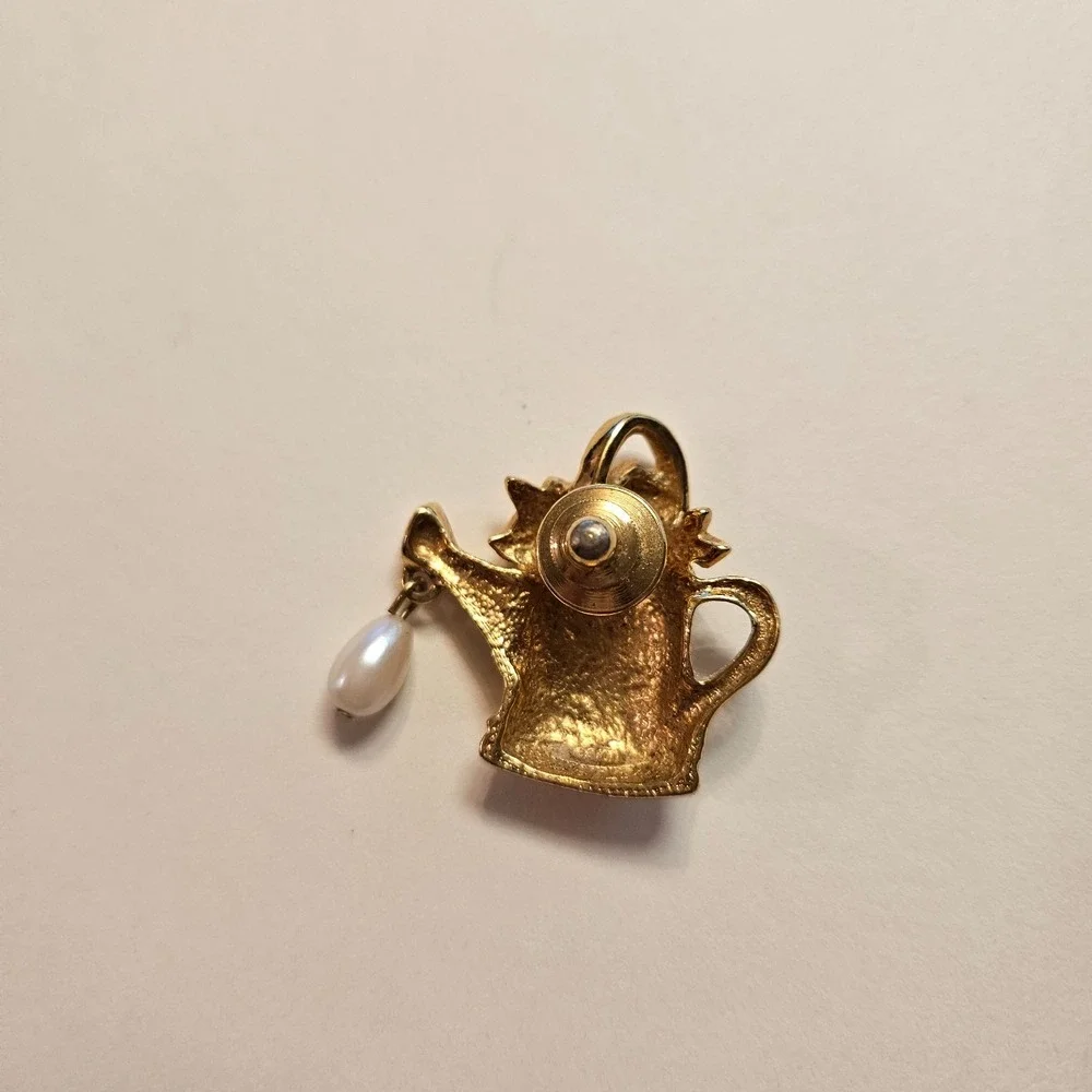 Vintage Watering Can Brooch‎ Lapel Pin Gold Colored Flowers Dangling Pearl